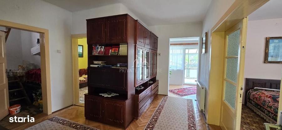 Casă cu 4 camere în Viilor