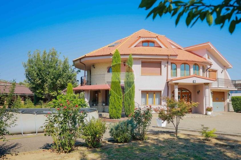 Casă individuală cu 5 camere cu Teren 1198 Mp în Central