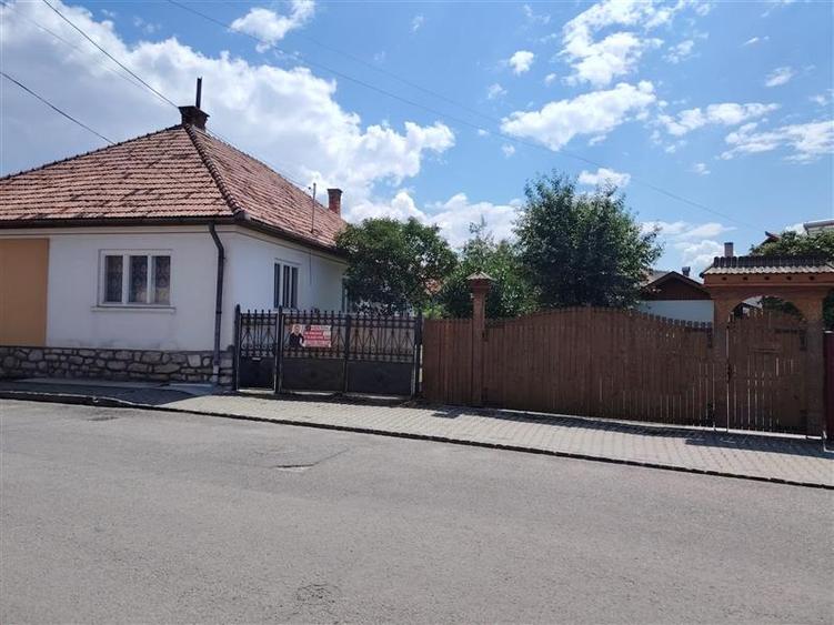 Duplex cu 2 camere cu Canalizare în Est