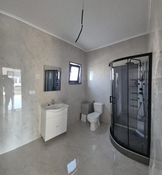 Casă individuală cu 4 camere cu Canalizare în Lumina
