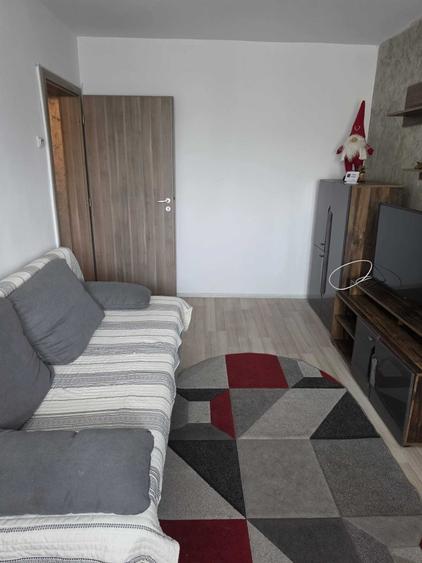 Apartament cu 2 camere semidecomandat în Craiovița Nouă