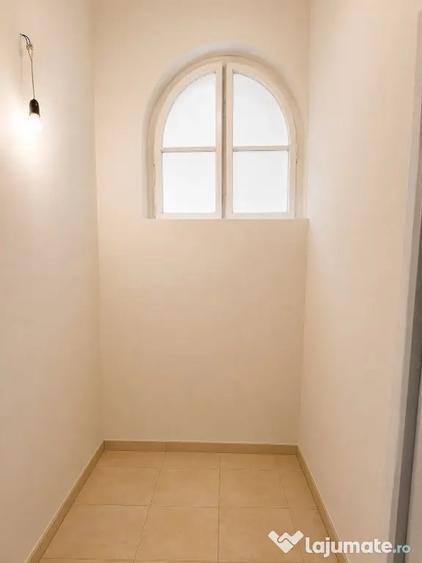 Apartament cu 4 camere semidecomandat în Centrul Istoric