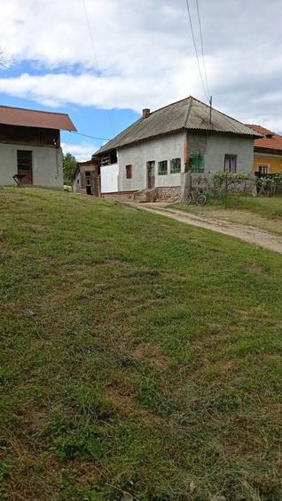 Casă cu 4 camere în Vlădești