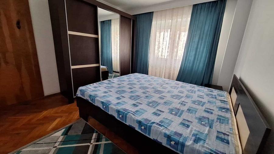Apartament cu 3 camere decomandat în Capitol