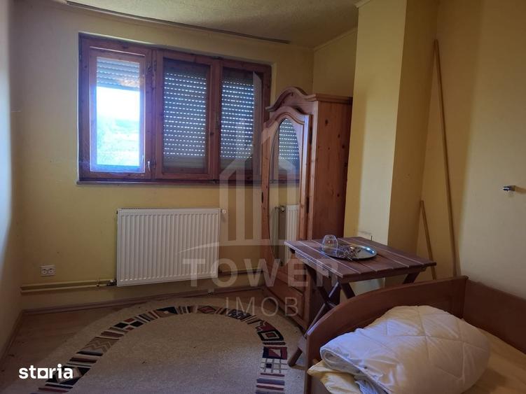 Casă cu 6 camere cu Teren 669 Mp în Roșia
