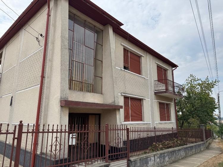 Casă individuală cu 5 camere cu Canalizare în Ardud
