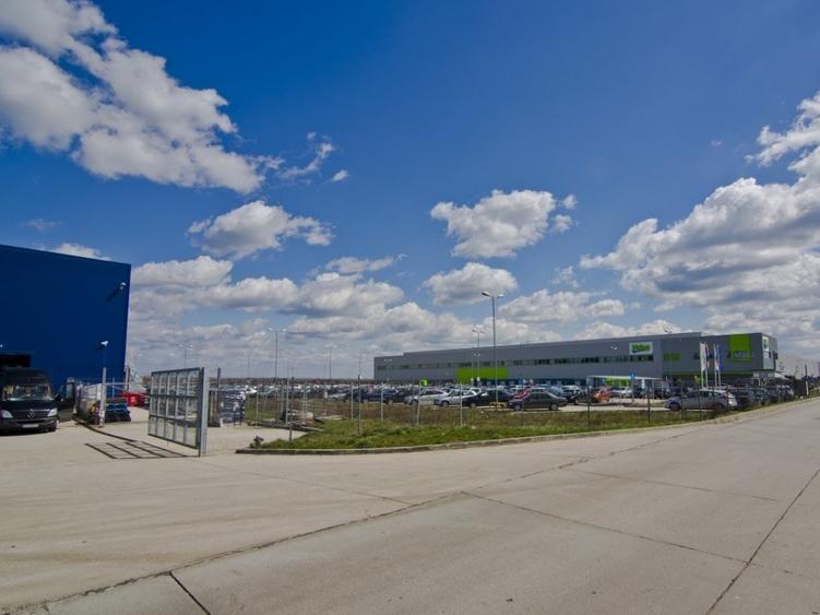 Spațiu industrial, de 8,000 mp, în Exterior Nord