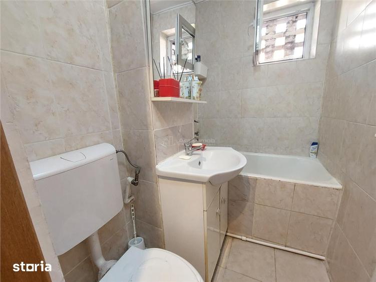 Apartament cu 4 camere semidecomandat în Micro 5