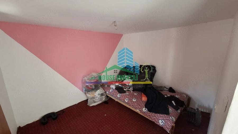 Casă cu 4 camere cu Teren 3614 Mp în Vâjâitoarea