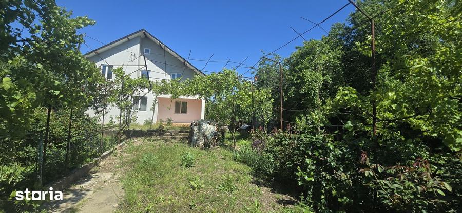 Casă cu 5 camere cu Teren 2804 Mp în Suseni-Socetu