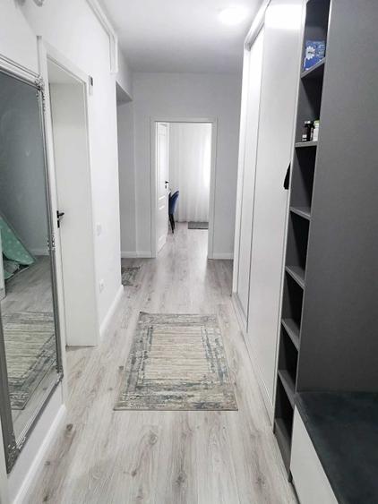 Apartament cu 3 camere decomandat în Sud