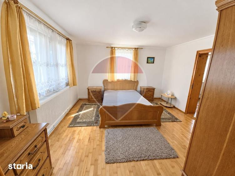 Casă cu 5 camere cu Teren 370 Mp în Central