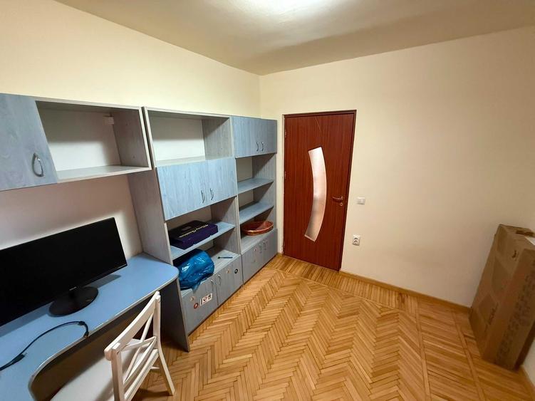 Apartament cu 3 camere semidecomandat în Ampoi 1