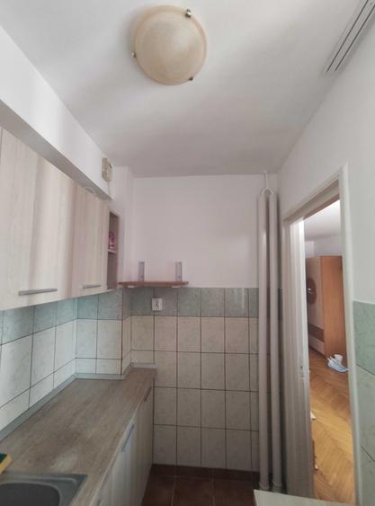 Garsonieră decomandată în Titan