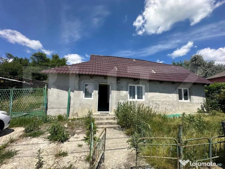 Casă cu 4 camere cu Teren 2200 Mp în Central