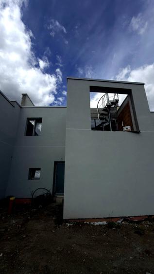 Casă cu 4 camere cu Teren 250 Mp în Arhitecților - Calea Cisnădiei