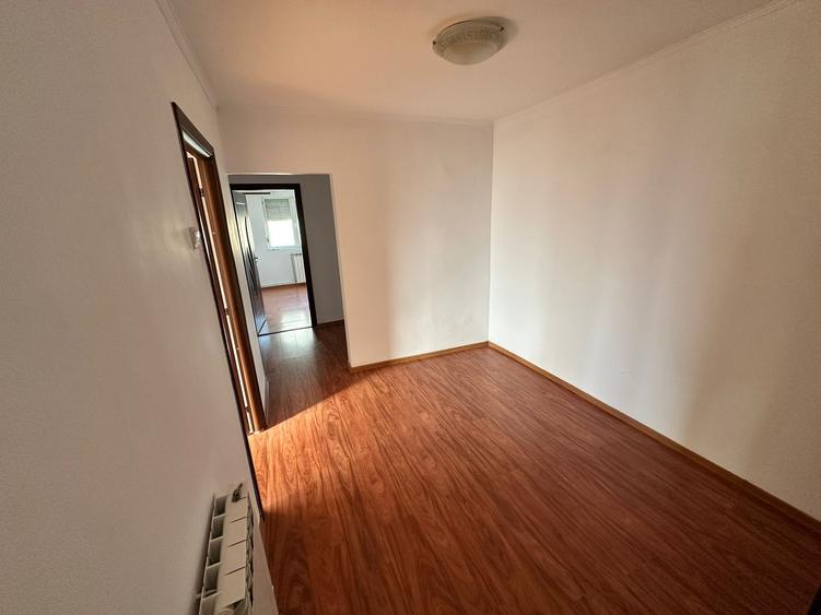 Apartament cu 3 camere decomandat în Piața Nouă