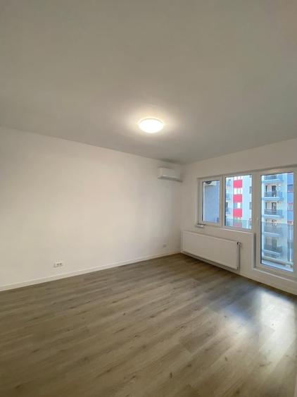 Garsonieră decomandată în Regie