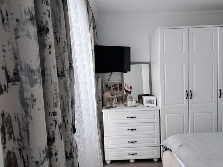 Apartament cu 3 camere nedecomandat în Valenta
