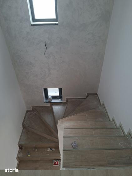 Casă cu 4 camere cu Teren 400 Mp în Pielești