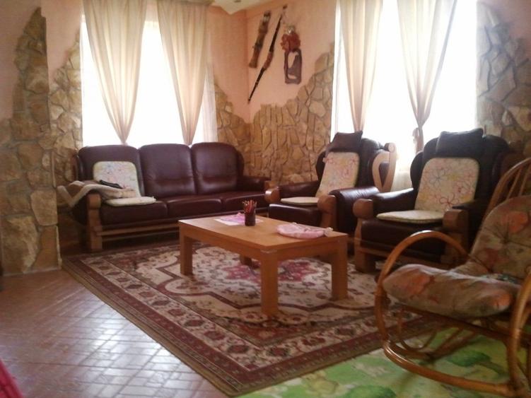 Casă cu 10 camere cu Teren 785 Mp în Central