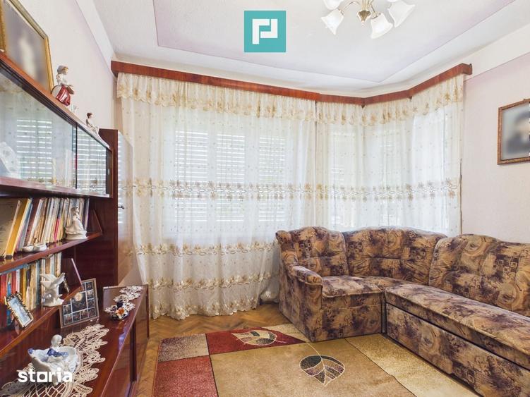 Casă cu 10 camere cu Teren 503 Mp în Central
