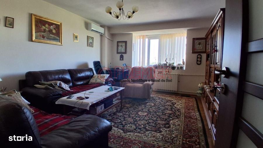 Apartament cu 4 camere decomandat în Octavian Goga