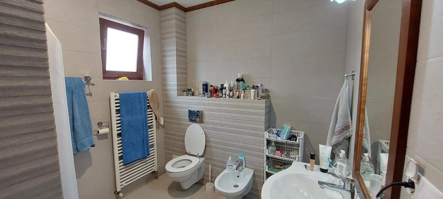 Casă individuală cu 5 camere cu Garaj în Sud-Est