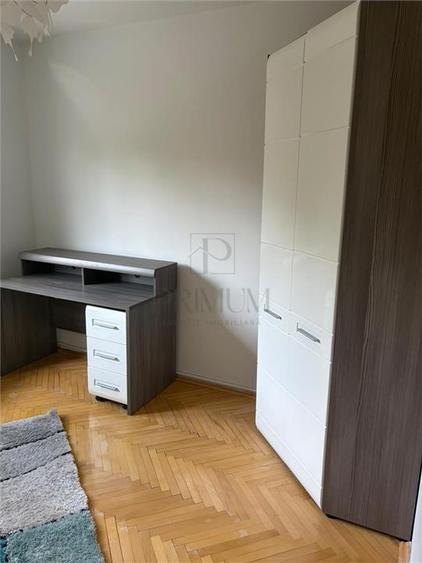 Apartament cu 3 camere semidecomandat în Complex Studențesc