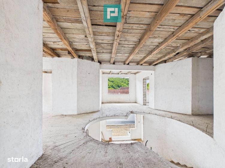 Casă cu 4 camere în Donceni