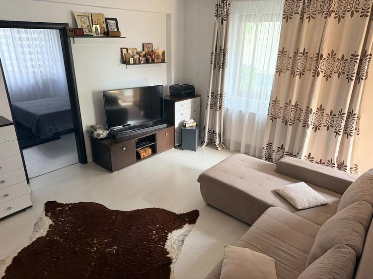 Apartament cu 3 camere decomandat în Dobroești