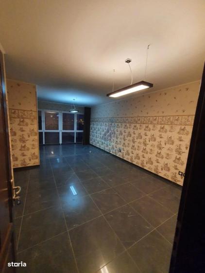 Spațiu comercial, de 766 mp, în Oșorhei