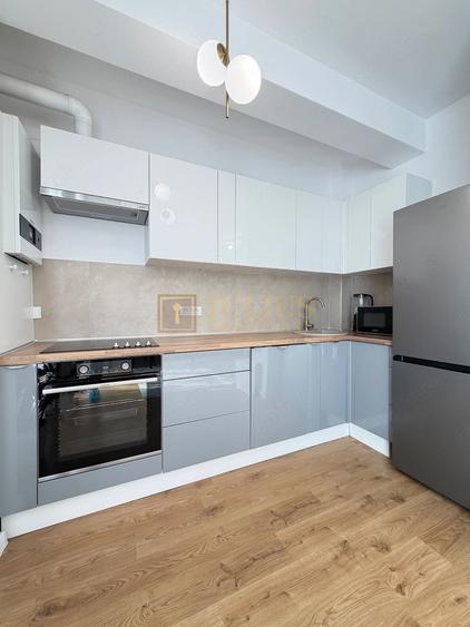 Apartament cu 6 camere decomandat în Central