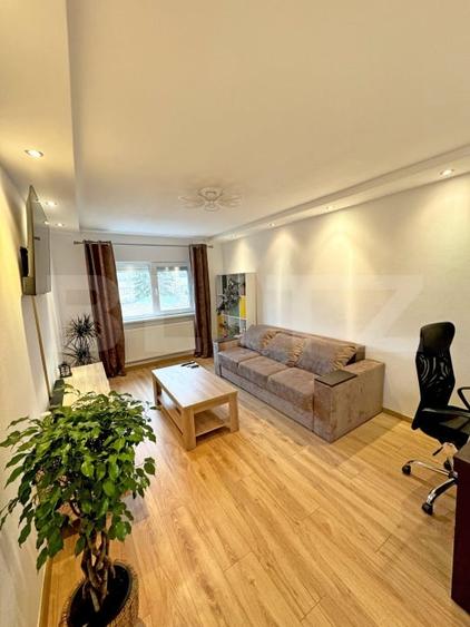 Apartament, 2 camere decomandat, zona centrala - 2