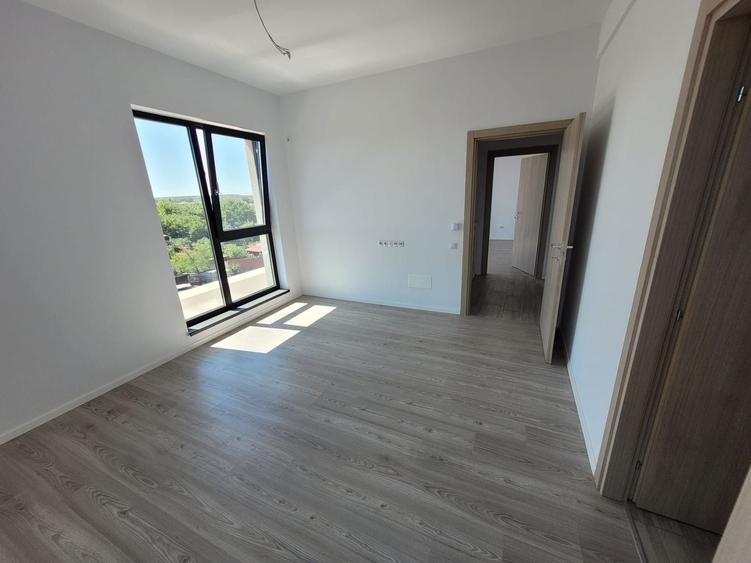 Apartament cu 5 camere semidecomandat în Theodor Pallady
