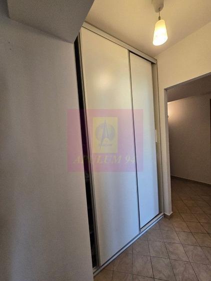 Apartament cu 4 camere decomandat, mobilat în Decebal