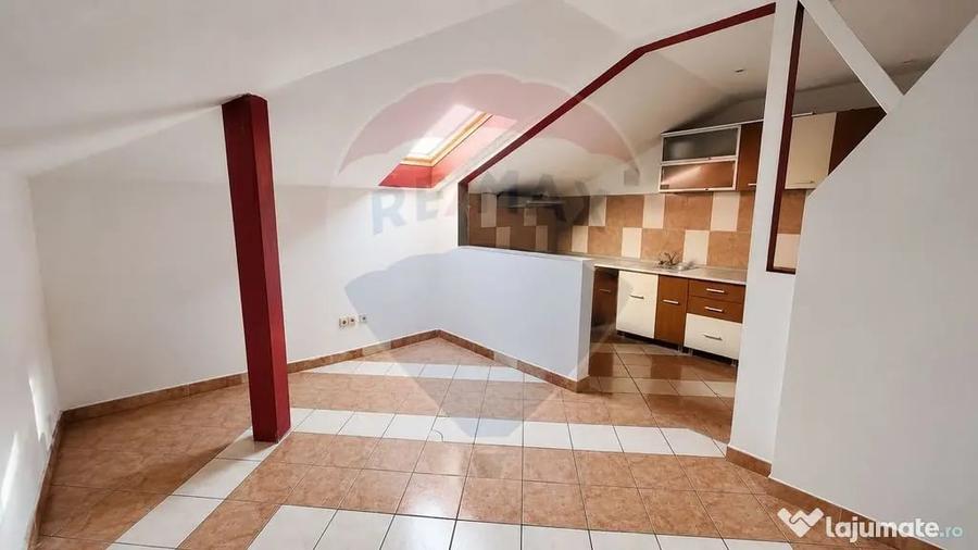 Apartament cu 3 camere decomandat în Rogerius