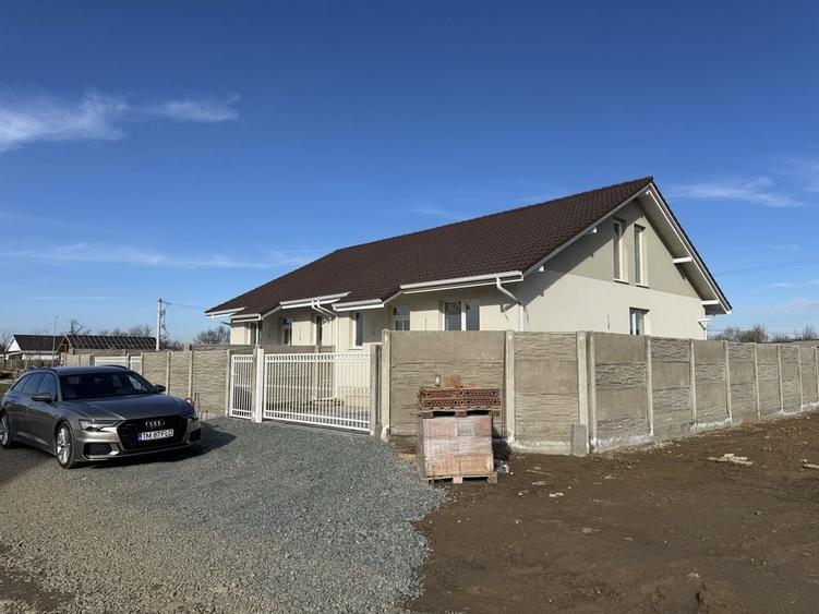 Casă cu 3 camere în Bucovăț