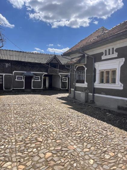 Casă cu Teren 4000 Mp în Căprioru
