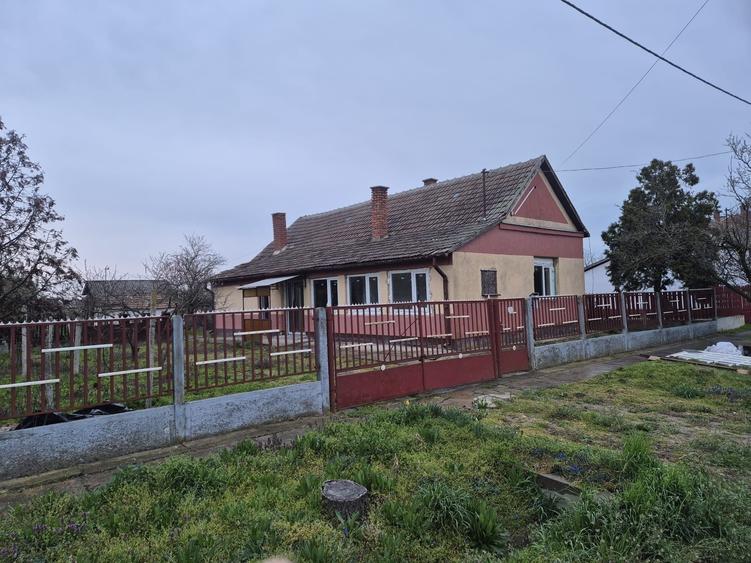 Casă cu 3 camere în Central