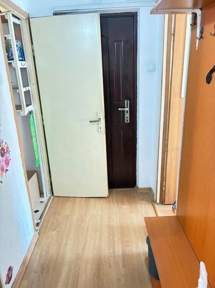 Apartament cu 3 camere decomandat, mobilat în Tractorul