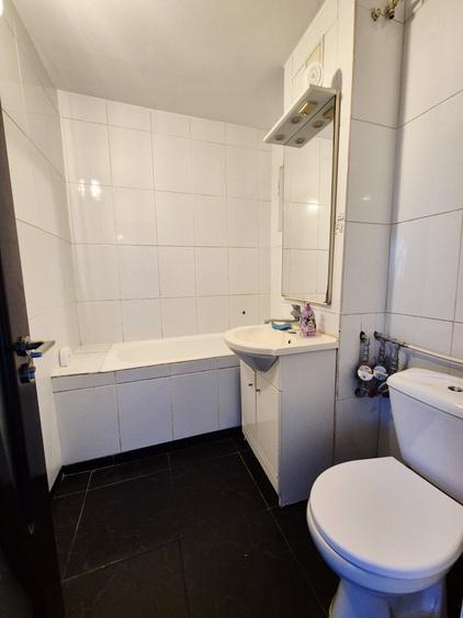 Apartament cu 2 camere decomandat, mobilat în Casa de Cultură