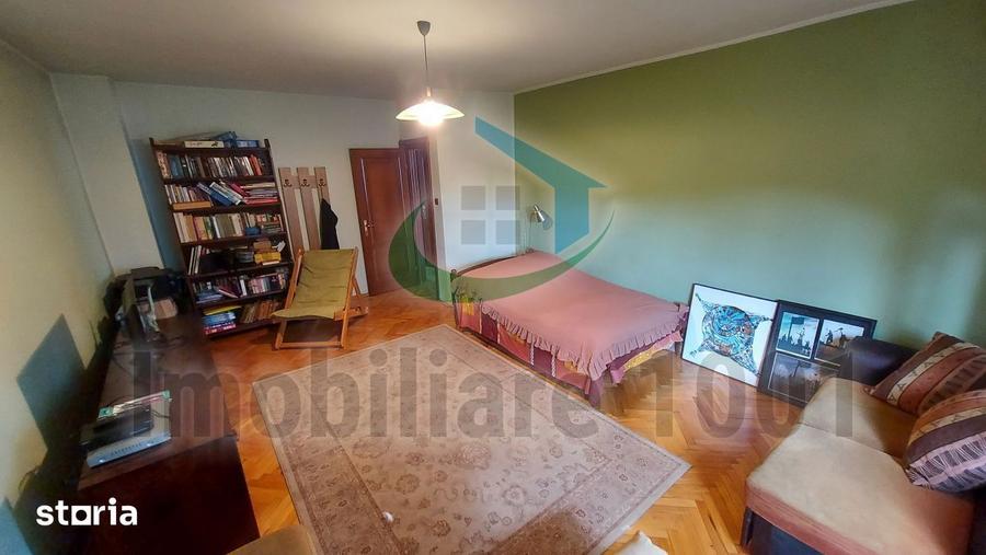 Casă cu 5 camere cu Teren 660 Mp în Central