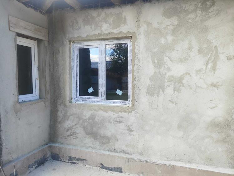 Casă cu 3 camere decomandat în Central