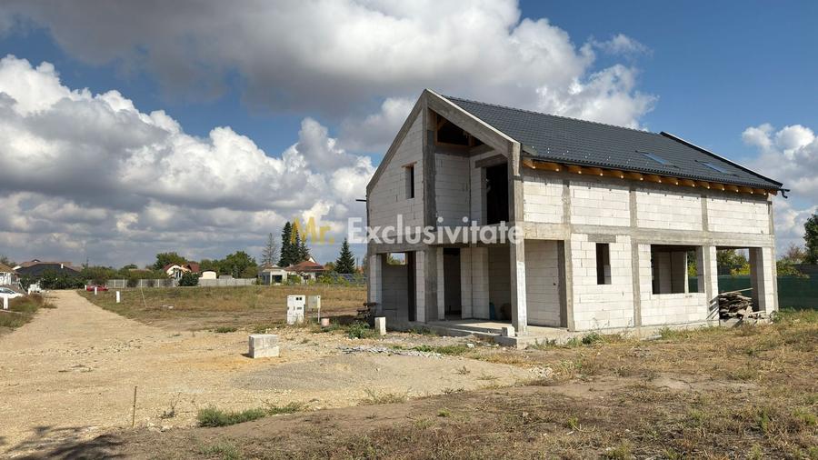 Casă individuală cu 5 camere cu Canalizare în Nord-Vest