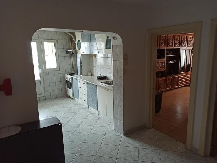 Apartament cu 4 camere decomandat în Lujerului