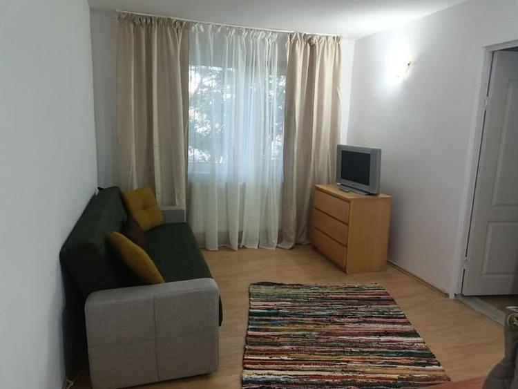 Apartament cu 2 camere nedecomandat, mobilat în Brotăcei