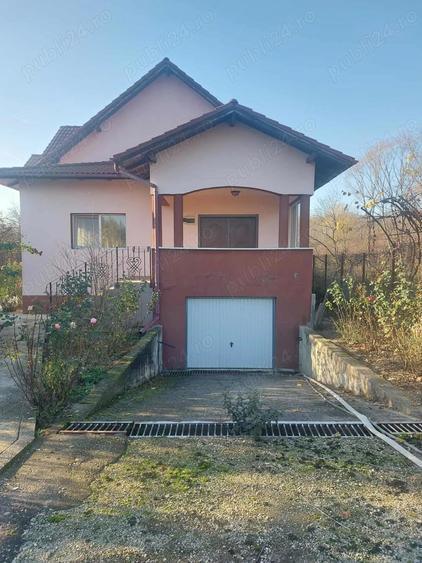 Casă cu 5 camere cu Teren 1100 Mp în Vlădești