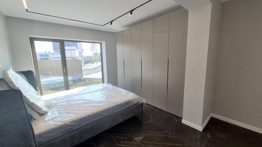 Apartament cu 3 camere decomandat, mobilat în Băneasa