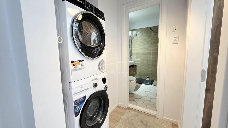 Apartament cu 3 camere semidecomandat, mobilat în Unirii